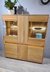 Highboard mit Beleuchtung